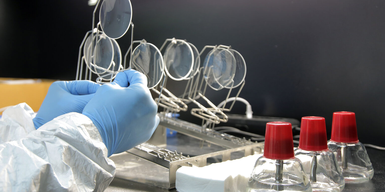 Optical manufacturing - flexible factory equipment for precise processses